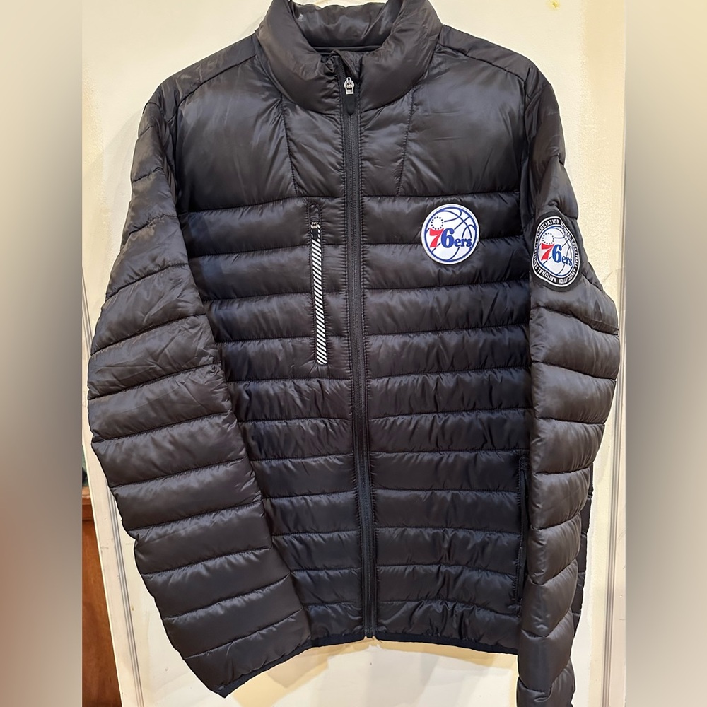 NWT Men’s NBA Licensed Philadelphia 76ers Sz S Midweight Puffer Jacket
